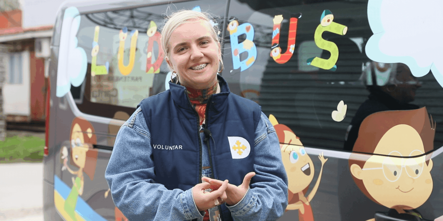 A Church World Service volunteer in Moldova invites Ukrainian children to the Fun Bus for some creative art projects, help with homework and games to play. (Photo: Courtesy CWS)