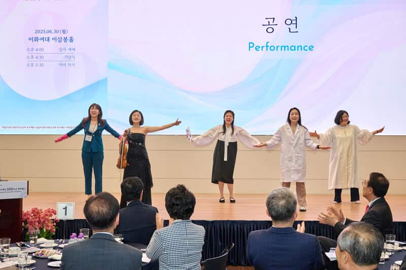 A special performance titled “Daughters of Korea, Empowered by Missionaries 100 Years Ago” was held as part of the centennial celebration. Graduates of the Scranton Women’s Leadership Program, serving as pastors, teachers and church leaders, led the performance. The choir’s rendition of “Amazing Grace” honored the legacy of early missionaries who brought the Gospel to Korea, transforming countless lives and inspiring future generations in faith and service. PHOTO: Courtesy of Paul Kong